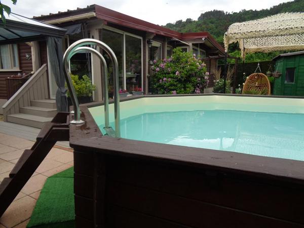 Beauzac(43), chalet de 70 m2 habitables, 2 chambres sur 700 m2 de terrain + piscine hors sol