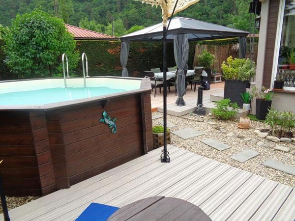 Beauzac(43), chalet de 70 m2 habitables, 2 chambres sur 700 m2 de terrain + piscine hors sol