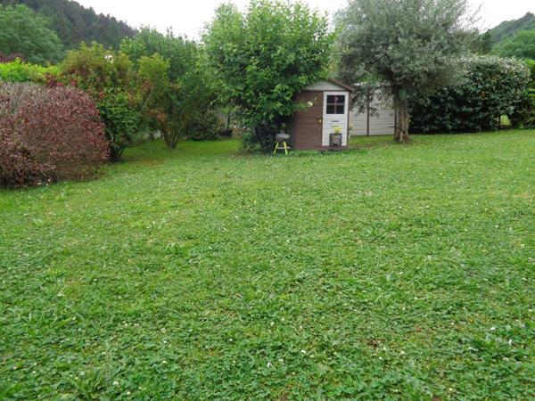 Beauzac(43), chalet de 70 m2 habitables, 2 chambres sur 700 m2 de terrain + piscine hors sol