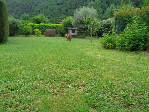 Beauzac(43), chalet de 70 m2 habitables, 2 chambres sur 700 m2 de terrain + piscine hors sol