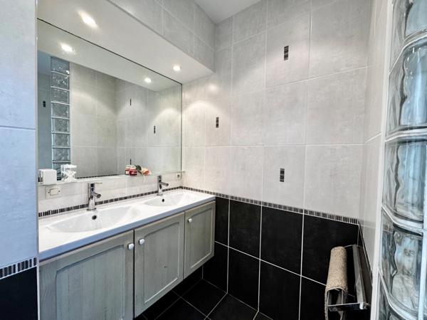 Maison de plain-pied lumineuse sur grand terrain paysager – Loperhet (proche Plougastel)