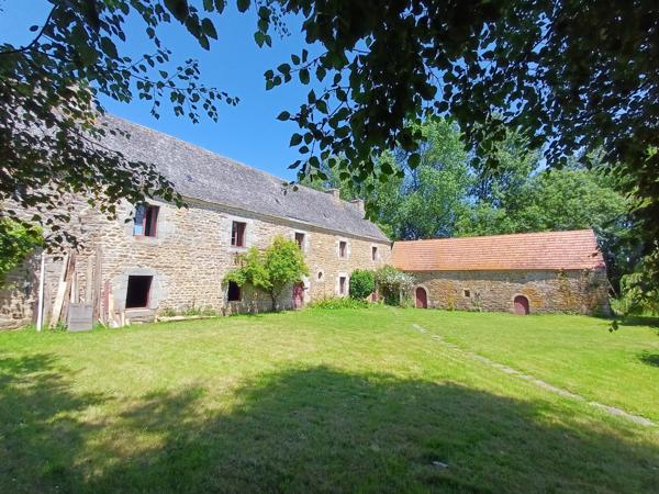 Plougasnou (29630) Plougasnou, Manoir du 15ème avec dépendances sur 1,2 hectares de bois.
