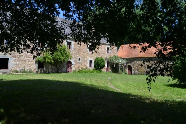 Plougasnou (29630) Plougasnou, Manoir du 15ème avec dépendances sur 1,2 hectares de bois.