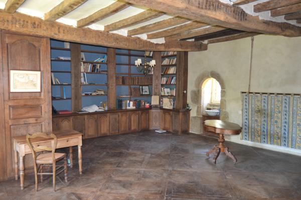 Plougasnou (29630) Plougasnou, Manoir du 15ème avec dépendances sur 1,2 hectares de bois.