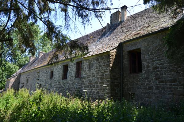 Plougasnou (29630) Plougasnou, Manoir du 15ème avec dépendances sur 1,2 hectares de bois.