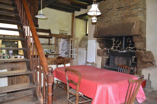 Plougasnou (29630) Plougasnou, Manoir du 15ème avec dépendances sur 1,2 hectares de bois.