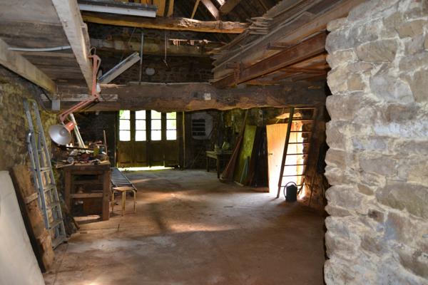 Plougasnou (29630) Plougasnou, Manoir du 15ème avec dépendances sur 1,2 hectares de bois.