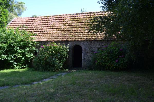 Plougasnou (29630) Plougasnou, Manoir du 15ème avec dépendances sur 1,2 hectares de bois.