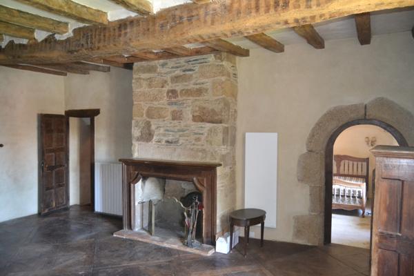 Plougasnou (29630) Plougasnou, Manoir du 15ème avec dépendances sur 1,2 hectares de bois.