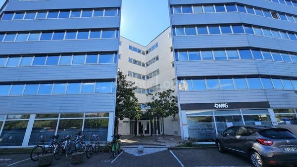 BUREAUX à VENDRE de 426 m²