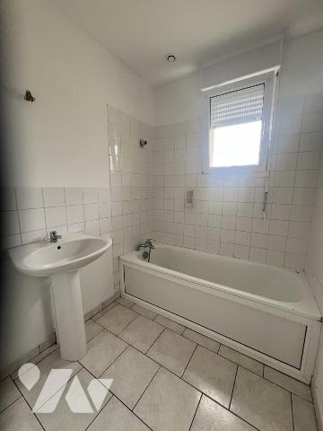 TESSE FROULAY, proche BAGNOLES DE L'ORNE, plain-pied 3 chambres avec garage et jardin