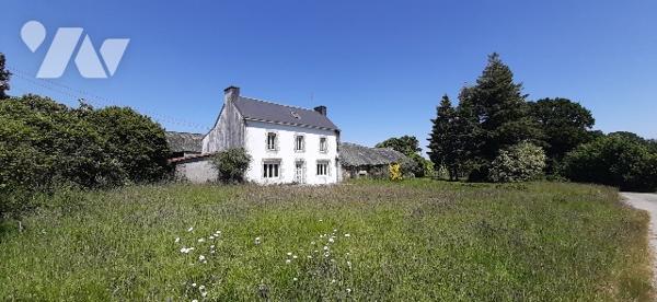 Ancien corps de ferme avec maison et dépendances
Parcelles autour