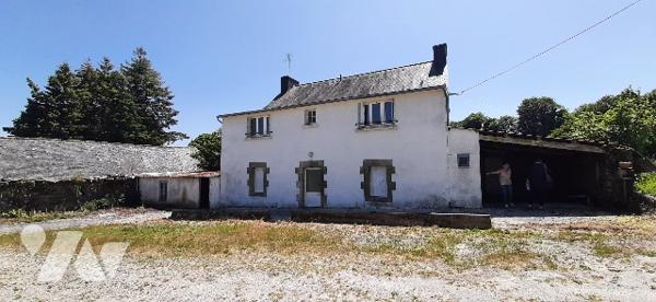 Ancien corps de ferme avec maison et dépendances
Parcelles autour