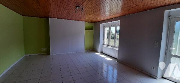 Ancien corps de ferme avec maison et dépendances
Parcelles autour