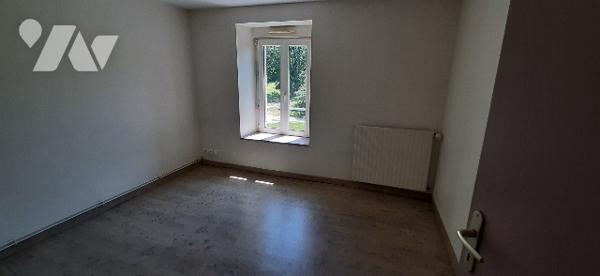 Ancien corps de ferme avec maison et dépendances
Parcelles autour