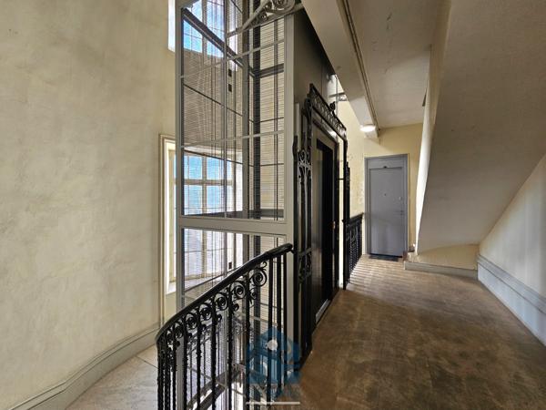 Studio en duplex avec balcon