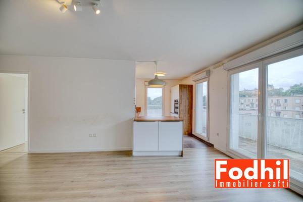 Appartement 4 pièces de 77 m²- 4éme avec balcon de 12 m² et 2 parkings.