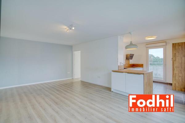 Appartement 4 pièces de 77 m²- 4éme avec balcon de 12 m² et 2 parkings.