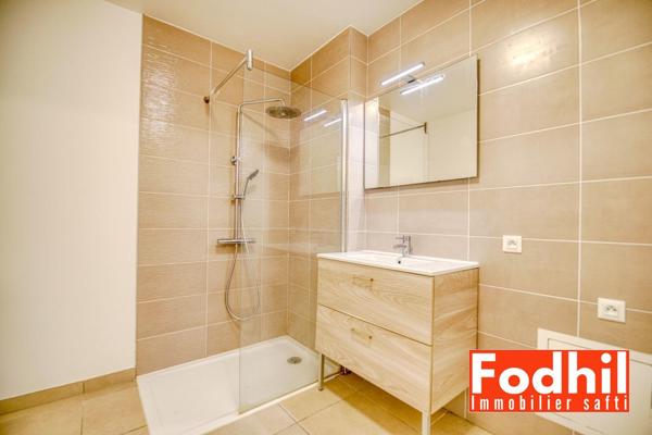 Appartement 4 pièces de 77 m²- 4éme avec balcon de 12 m² et 2 parkings.