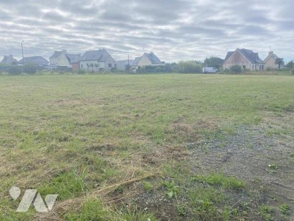 Au calme beau terrain de 702 m² (B754)