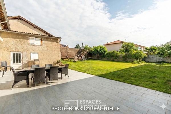 Maison de village avec studio indépendant et jardin au coeur du beaujolais