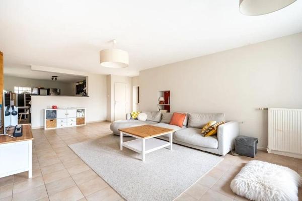 Maison de village avec studio indépendant et jardin au coeur du beaujolais