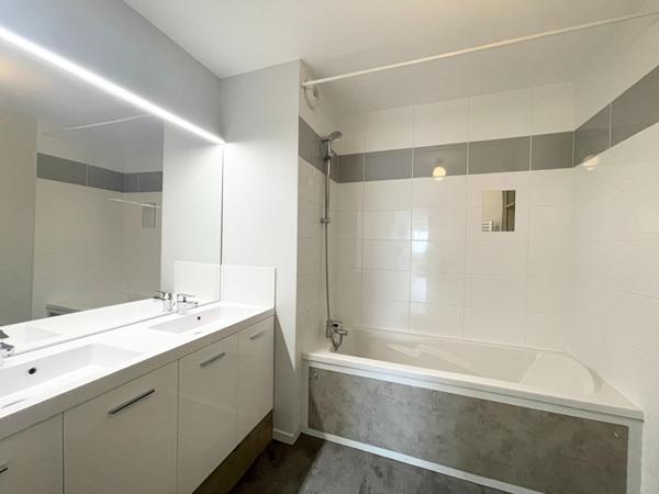 VILLENAVE D'ORNON - Appartement 3 pièces - 67m2 - 2 chambres - Terrasse - Parking couvert