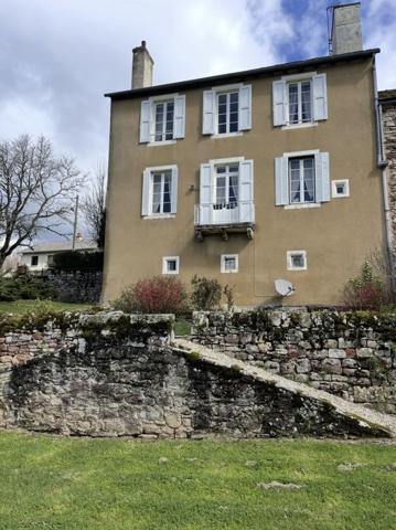 MAISON DE CARACTÈRE 180 M2 À 10 MINUTES DE RODEZ LA LOUBIÈRE (12740) La Loubière (12740)