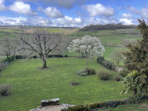 MAISON DE CARACTÈRE 180 M2 À 10 MINUTES DE RODEZ LA LOUBIÈRE (12740) La Loubière (12740)