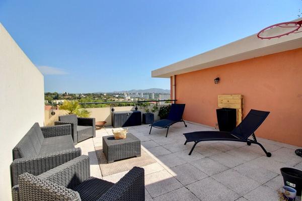 Appartement Marseille de type 4 de 80m² avec 2 grandes terrasses, garage double et place privative