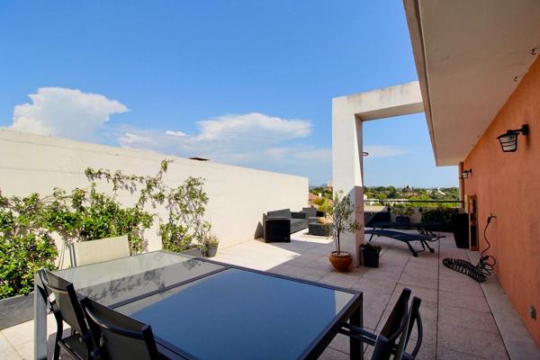 Appartement Marseille de type 4 de 80m² avec 2 grandes terrasses, garage double et place privative