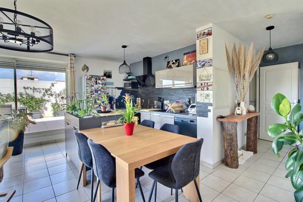 Appartement Marseille de type 4 de 80m² avec 2 grandes terrasses, garage double et place privative