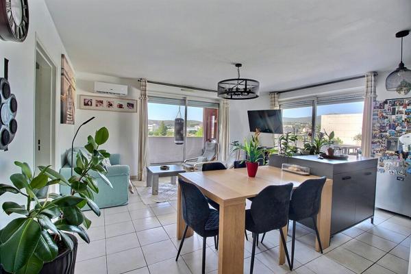 Appartement Marseille de type 4 de 80m² avec 2 grandes terrasses, garage double et place privative