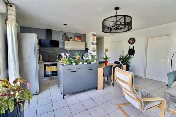 Appartement Marseille de type 4 de 80m² avec 2 grandes terrasses, garage double et place privative