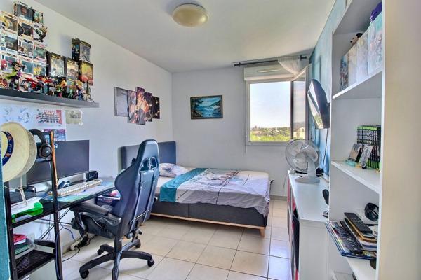 Appartement Marseille de type 4 de 80m² avec 2 grandes terrasses, garage double et place privative