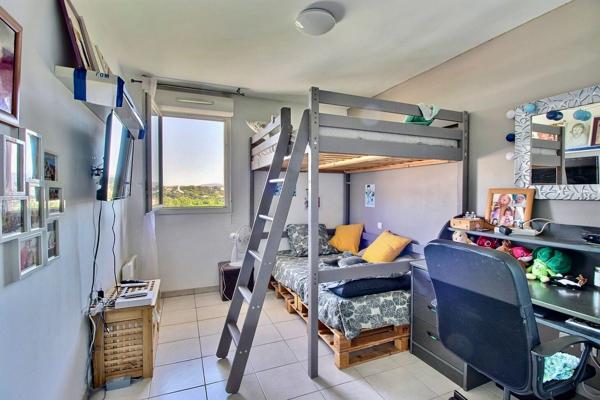 Appartement Marseille de type 4 de 80m² avec 2 grandes terrasses, garage double et place privative