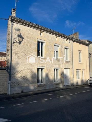 Maison de Ville à Matha Centre