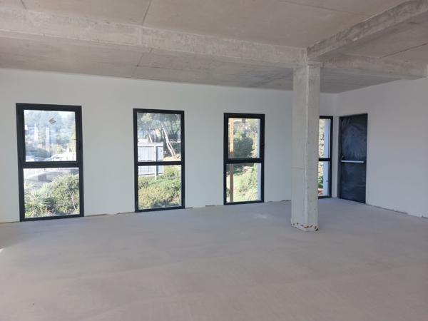 Bureaux neufs à louer avec belle terrasse et parkings - La Seyne sur Mer