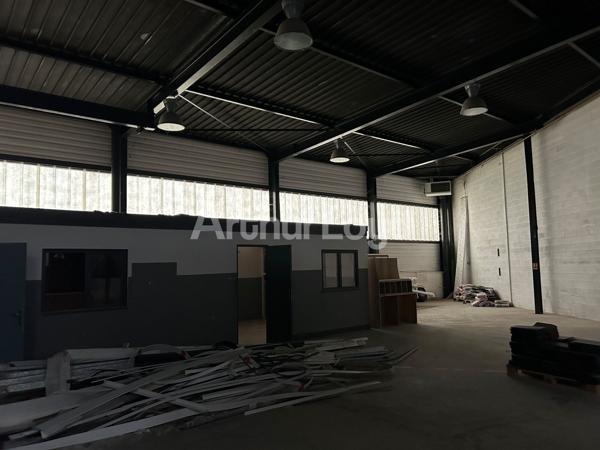 Bureaux et Entrepôt à louer avec excellente visibilité autoroutière – Proche Valenciennes (Escaudain)