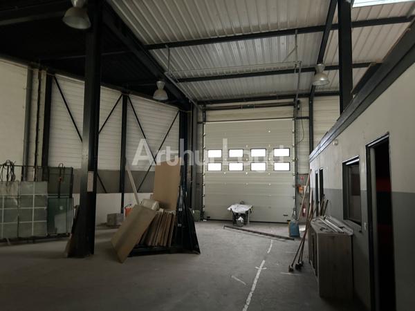 Bureaux et Entrepôt à louer avec excellente visibilité autoroutière – Proche Valenciennes (Escaudain)