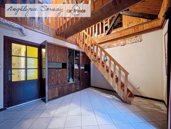 Charmante maison en pierre – 157 m² habitables – Terrain de 1 029 m² – VERCIA / VAL SONNETTE