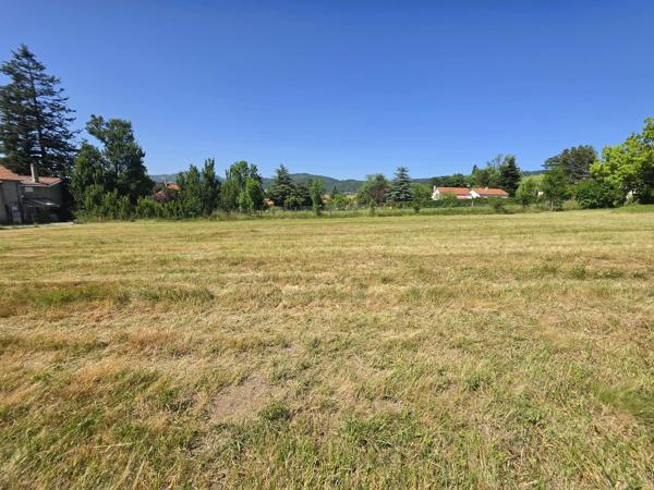 Terrain à bâtir de 1 228 m² à Vernoux-en-Vivarais – Vue dégagée et environnement privilégié