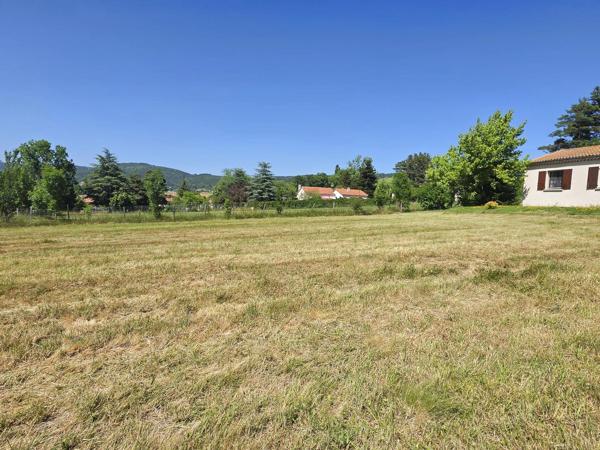 Terrain à bâtir de 1 228 m² à Vernoux-en-Vivarais – Vue dégagée et environnement privilégié