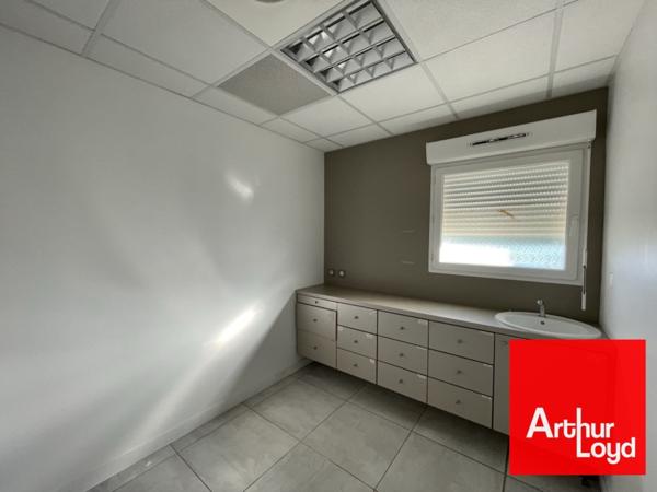 Bureaux à louer 180 m² ERP PMR à Saint-Gély-du-Fesc avec parking