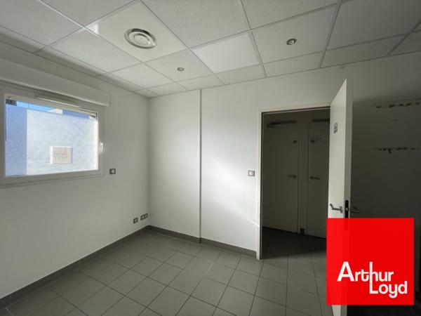 Bureaux à louer 180 m² ERP PMR à Saint-Gély-du-Fesc avec parking