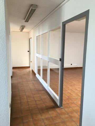 Bureaux rénovés à louer à Valence avec salle de réunion et parkings