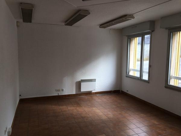 Bureaux rénovés à louer à Valence avec salle de réunion et parkings