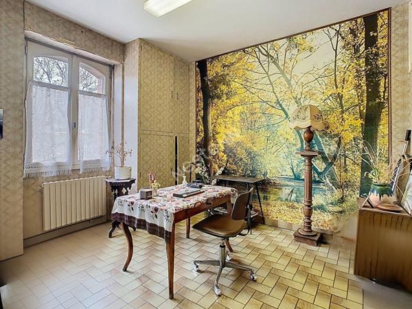 Découvrez cet ancien relais service, situé au coeur du bourg de Montfaucon, à seulement 3 km de l'axe Nantes Cholet , à proximité des commodités et à 12 minutes de Clisson