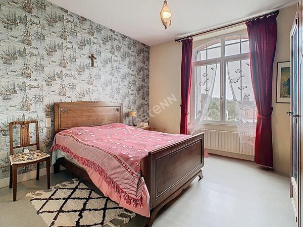 Découvrez cet ancien relais service, situé au coeur du bourg de Montfaucon, à seulement 3 km de l'axe Nantes Cholet , à proximité des commodités et à 12 minutes de Clisson