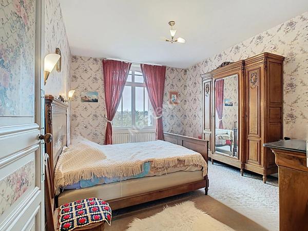 Découvrez cet ancien relais service, situé au coeur du bourg de Montfaucon, à seulement 3 km de l'axe Nantes Cholet , à proximité des commodités et à 12 minutes de Clisson